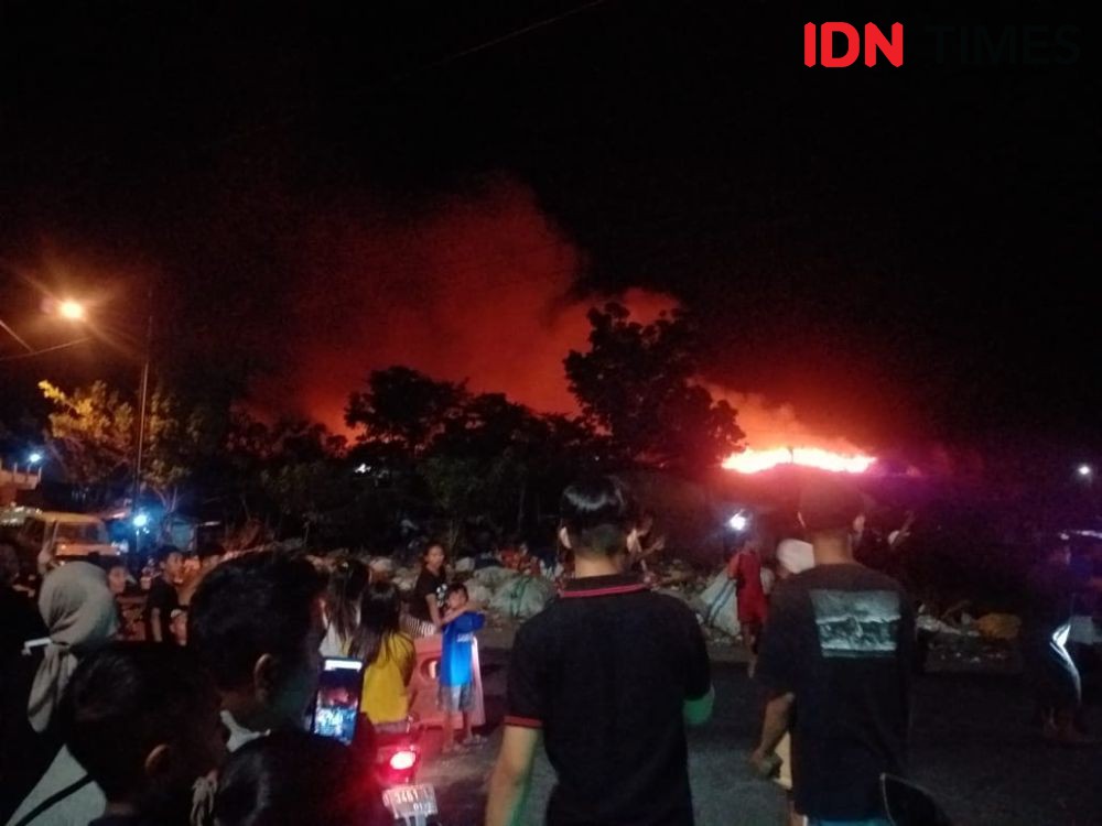 Kebakaran di TPA Sumompo Manado Masih Berlangsung, Ruas Jalan Ditutup