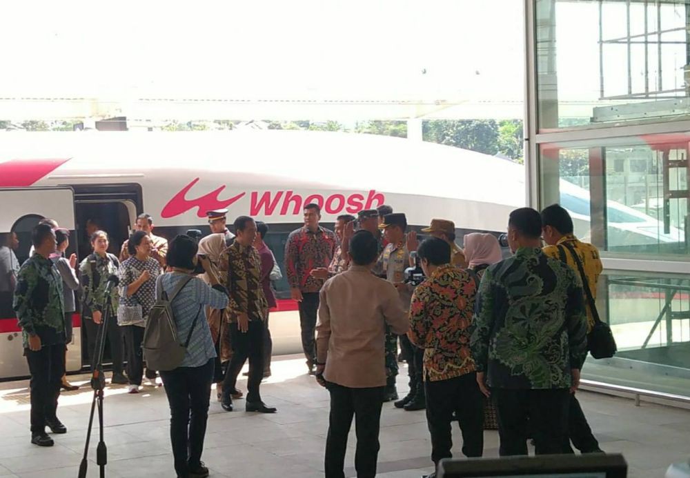 Presiden Jokowi Beberkan Tarif hingga Fasilitas Sepur Kilat Whoosh