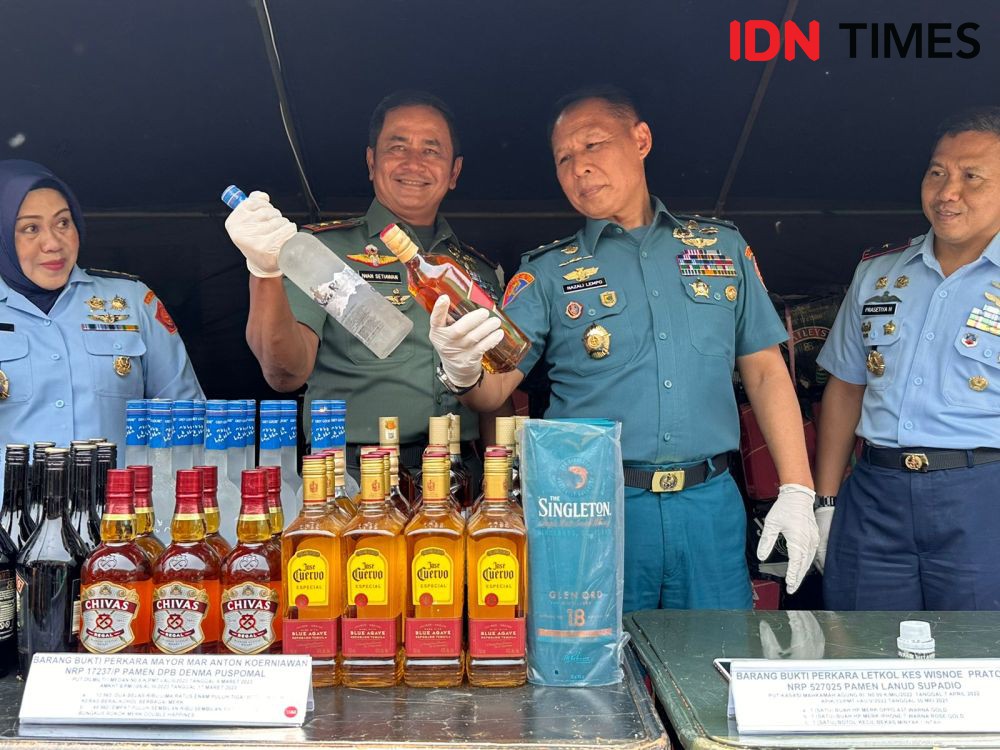 12.560 Botol Miras Dimusnahkan, Hasil dari Penyelundupan Prajurit TNI