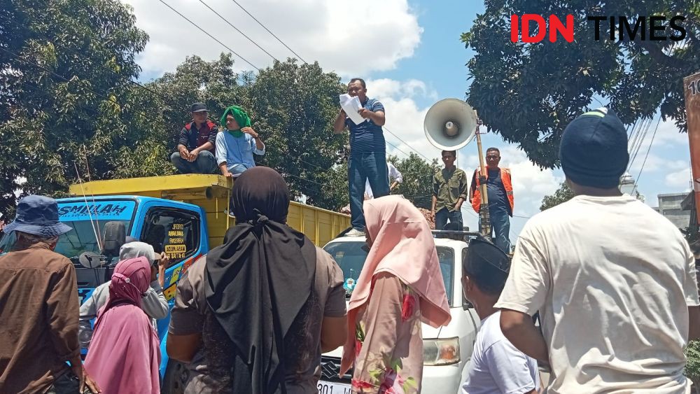 Dipicu Persoalan Pendataan Lahan, Sejumlah Warga Bima Blokade Jalan