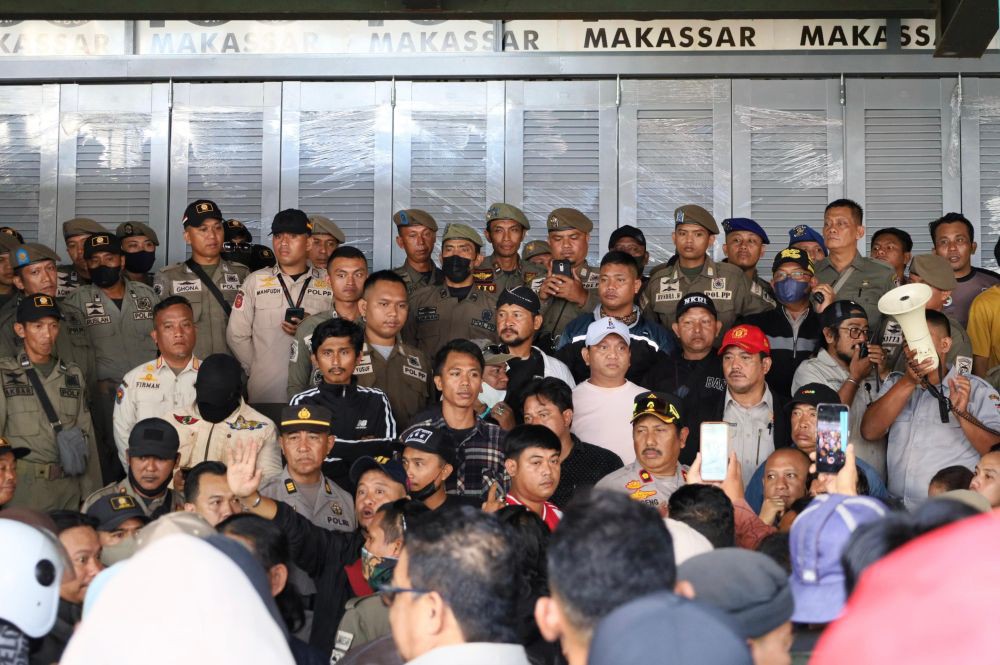 Antisipasi Penyerangan, Ratusan Polisi Jaga Pasar Butung Makassar