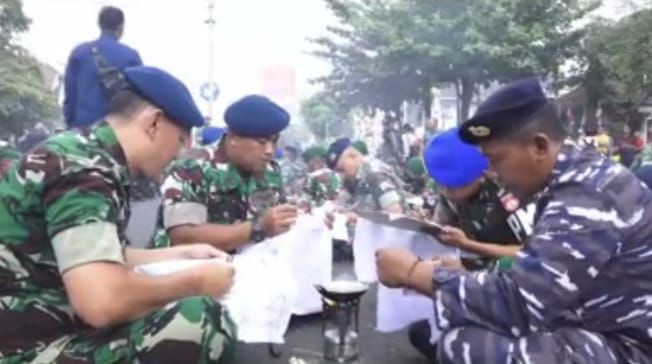 Accor Hotels dan 1.001 TNI Membatik Massal di Hari Batik Nasional