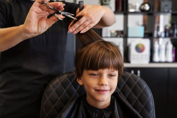 6 Potongan Rambut Anak Laki-Laki Sesuai dengan Bentuk Wajah, Keren!