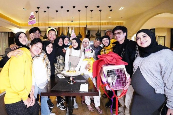 7 Momen Kejutan Atta-Aurel untuk Fatimah Halilintar, Beri Kado Kucing