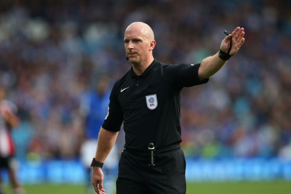 Profil Simon Hooper, Wasit EPL dengan Segala Kontroversinya