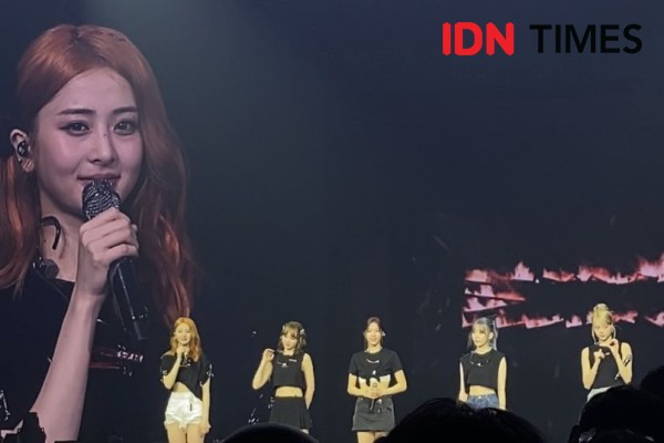 FEARNOT Beri Yunjin Kejutan Ultah di Konser LE SSERAFIM di Jakarta