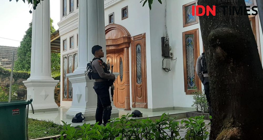 Polisi Jaga Rumah SYL di Makassar, Ada Koper Diangkut