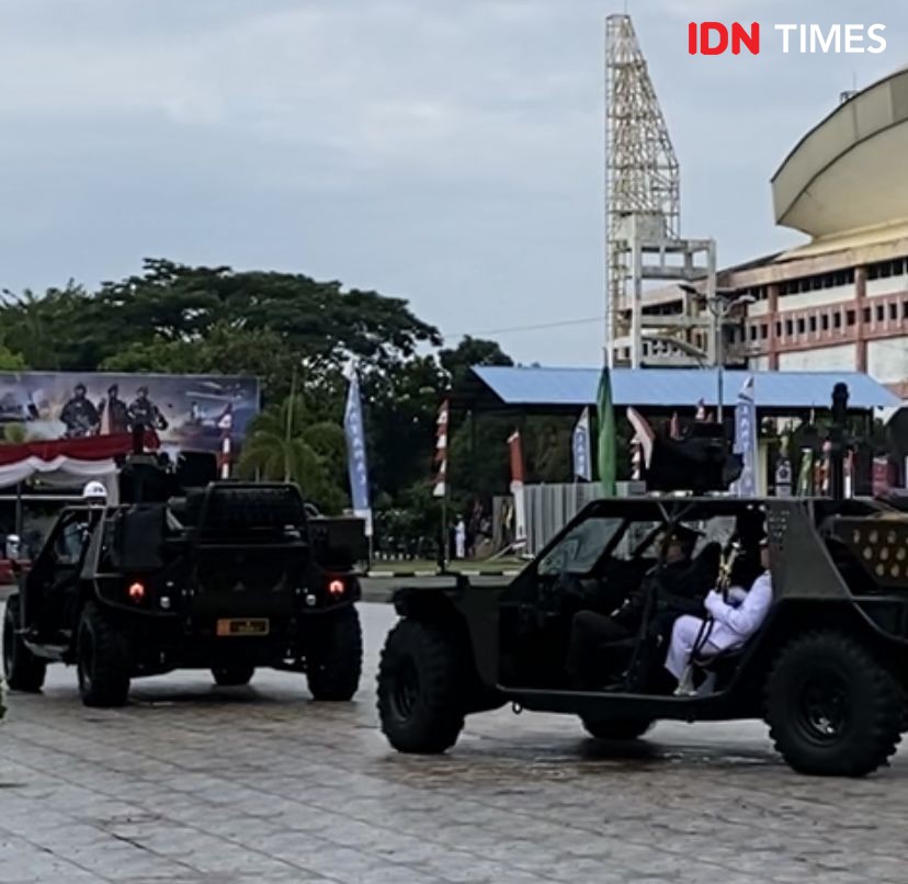 HUT TNI di Sumut, Edy Rahmayadi Turun dari Mobil Perang