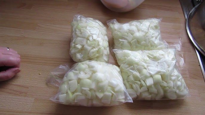 4 Cara Menyimpan Bawang Yang Sudah Dikupas Biar Awet