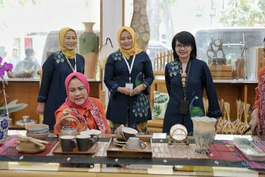 Iriana Joko Widodo Apresiasi Produk-produk Kriya Jawa Barat