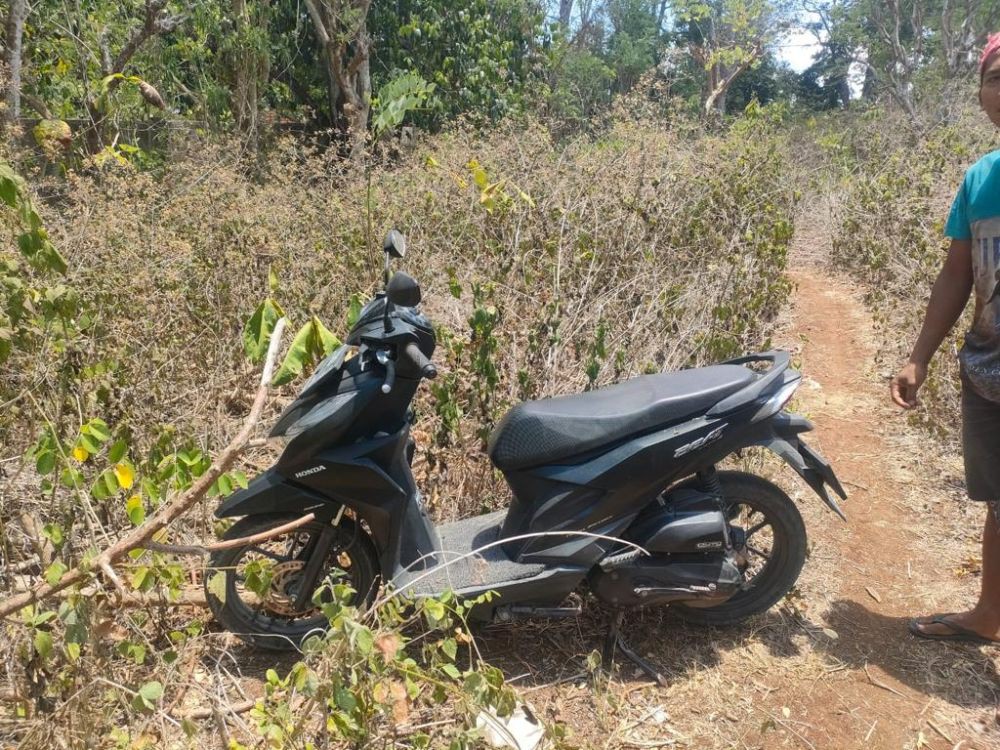 Asyik Selfie, Pasutri Tak Sadar Motornya Digondol Maling