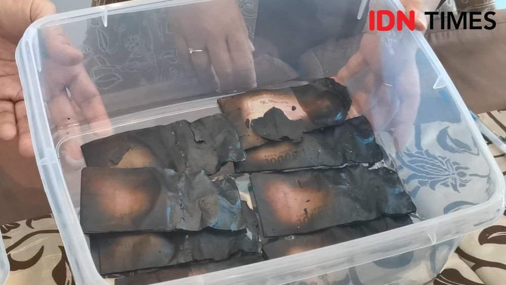 BI Solo Ganti Uang Rusak Korban Kebakaran Gudang Rosok Rp9 Juta