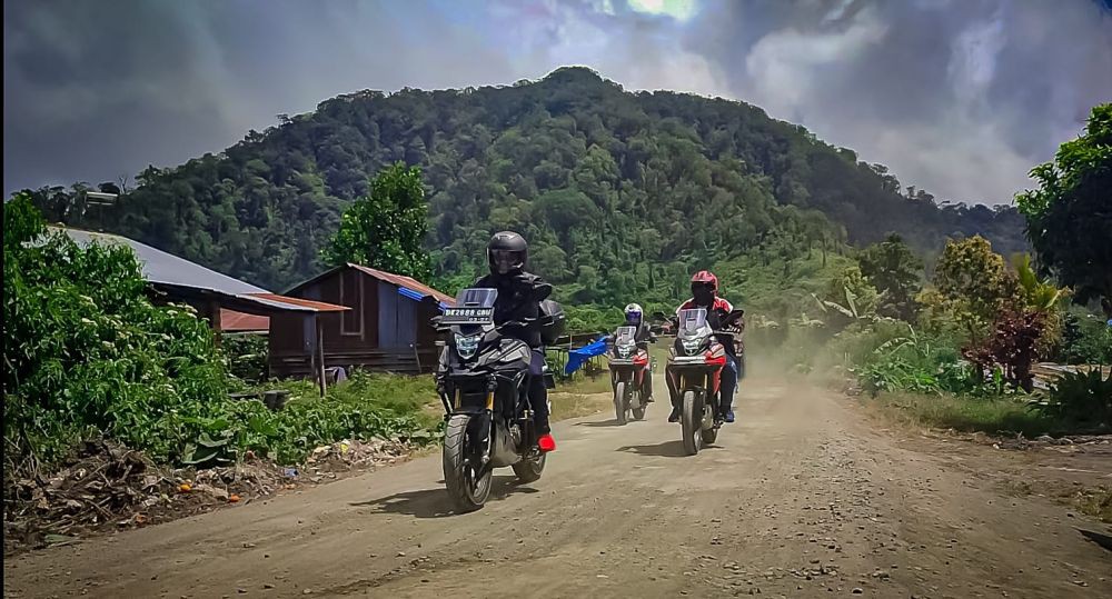 Seru, Rider Honda CB150X Diajak Touring ke Tigaraja Farm