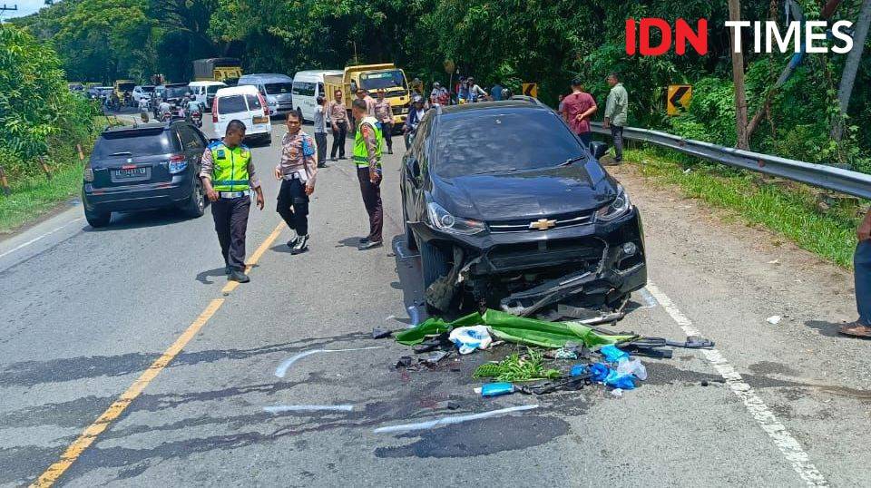 Terjatuh Di Jalan, Ibu Dan Anak Tewas Ditabrak Mobil