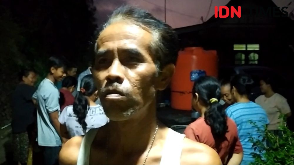 Krisis, Warga Desa Pekuncen Lewati Jalan Terjal Untuk Dapat Air Bersih