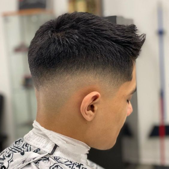 20 Rekomendasi Potongan Rambut Tipis Pria, Simpel Dan Keren!