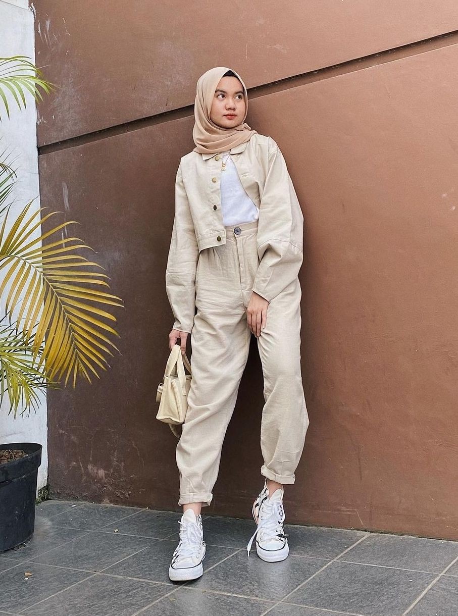 Style hijab sales sepatu converse