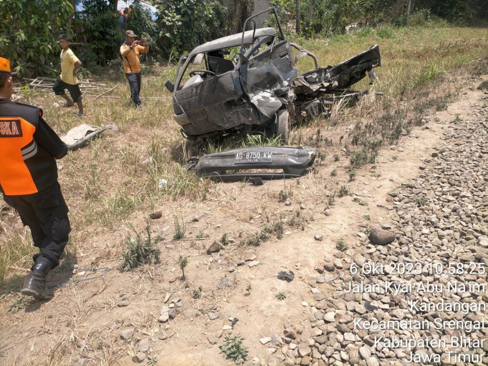 Pikap Tersambar KA di Perlintasan Tanpa Penjaga di Blitar