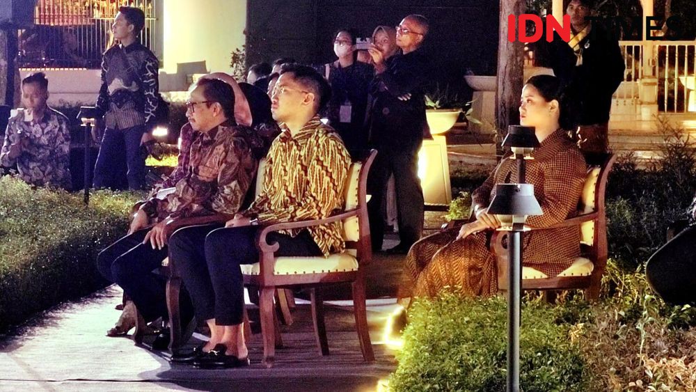 Potret Fashion Show Adikarya Batik Nusantara di Pracima Tuin