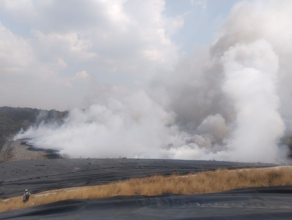 Jaringan Listrik di Kawasan Terdampak Kebakaran TPA Jatibarang Diamankan