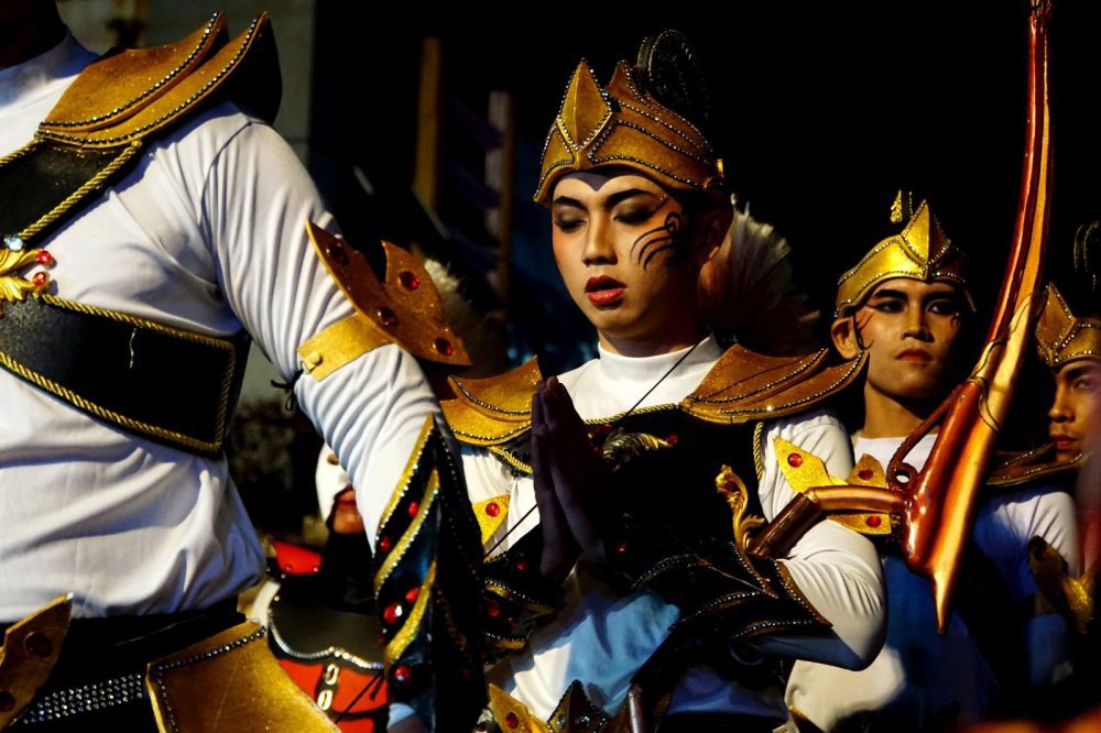 Puluhan Ribu Warga Saksikan Wayang Jogja Night Carnival di Tugu