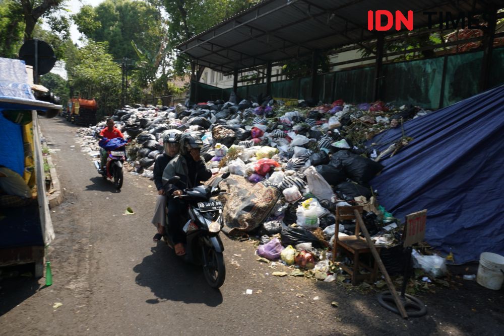 Potret Tumpukan Sampah Menggunung 3 Meter Di Depo Kotabaru