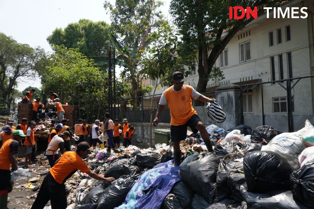 Tumpukan Sampah di Depo Sampah Kotabaru Diperkirakan Mencapai 60 Ton
