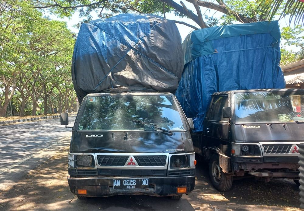 Beras Rusak Akibat Antre 10 Hari Menyeberang ke Nusa Penida