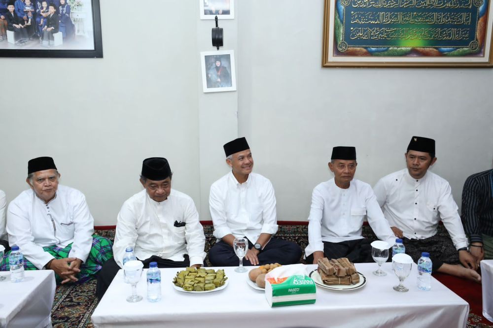 Datangi Ponpes Cipasung, Ganjar Ziarah dan Temui Ulama