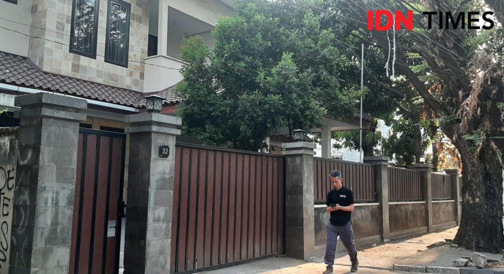 Sudah 9 Jam Eks Mentan Syahrul YL di Rumah Ibunya di Makassar