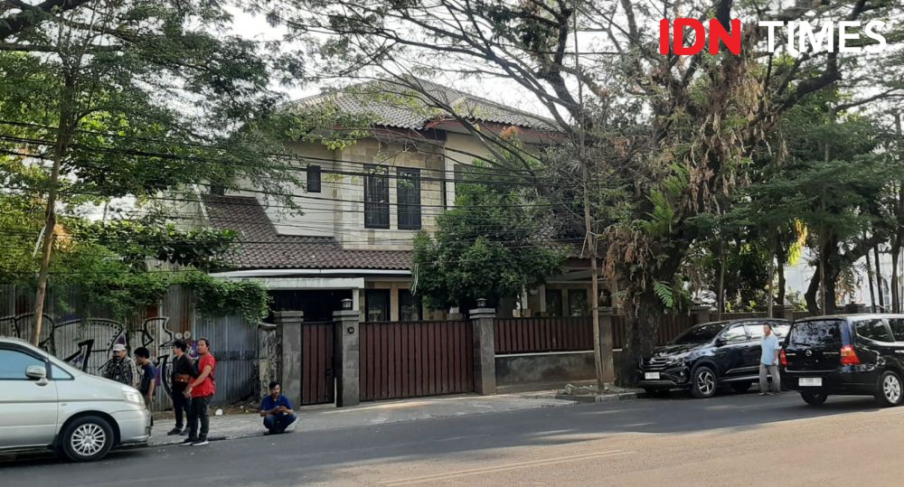 Sudah 9 Jam Eks Mentan Syahrul YL di Rumah Ibunya di Makassar