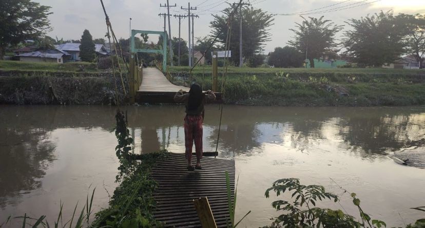 Bobby Janji Secepatnya Perbaiki Jembatan Bambu di Medan Labuhan