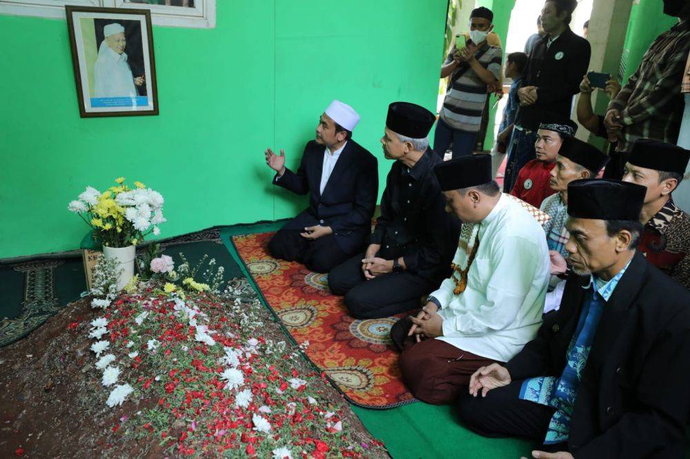 Ganjar Ziarah Ke Makam Ulama Betawi Di Jakarta Timur