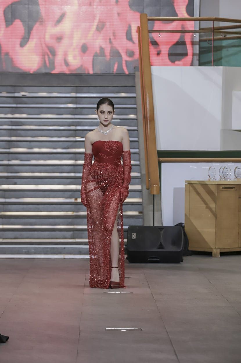 9 Koleksi Mewah Bertajuk Api dari Julianto, Hadirkan Kesan Feminin!