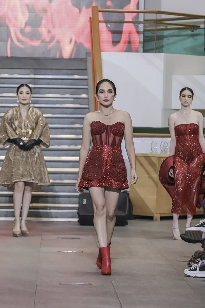 9 Koleksi Mewah Bertajuk Api dari Julianto, Hadirkan Kesan Feminin!