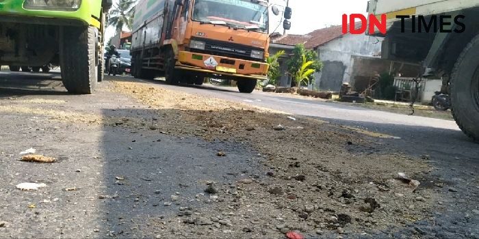 Kecelakaan Tragis Motor vs Tronton di Wangon, Korban Terseret 25 Meter
