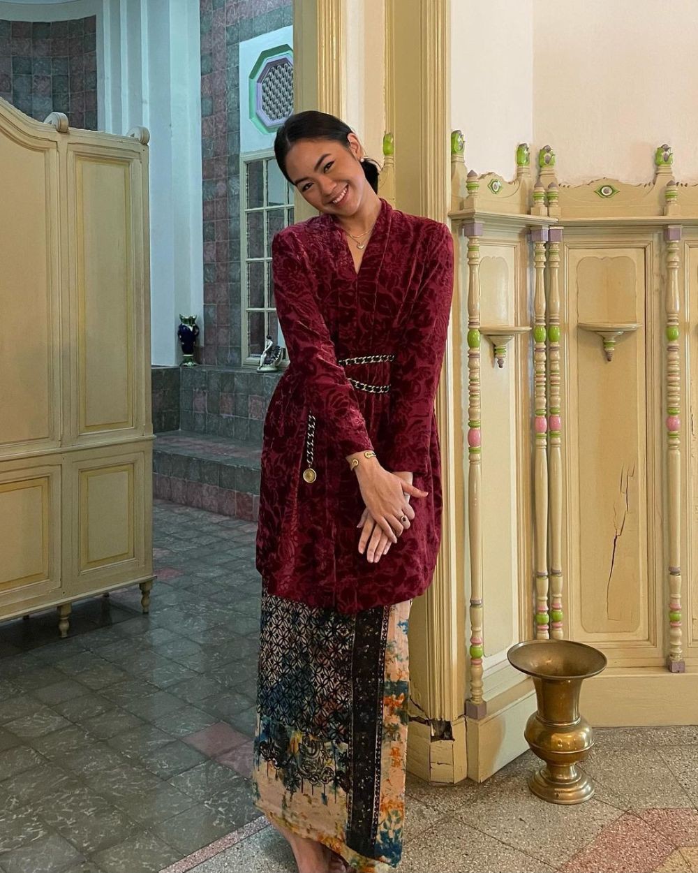 9 Kebaya Tradisional hingga Modern ala Rania Yamin, Aura Putri Keraton