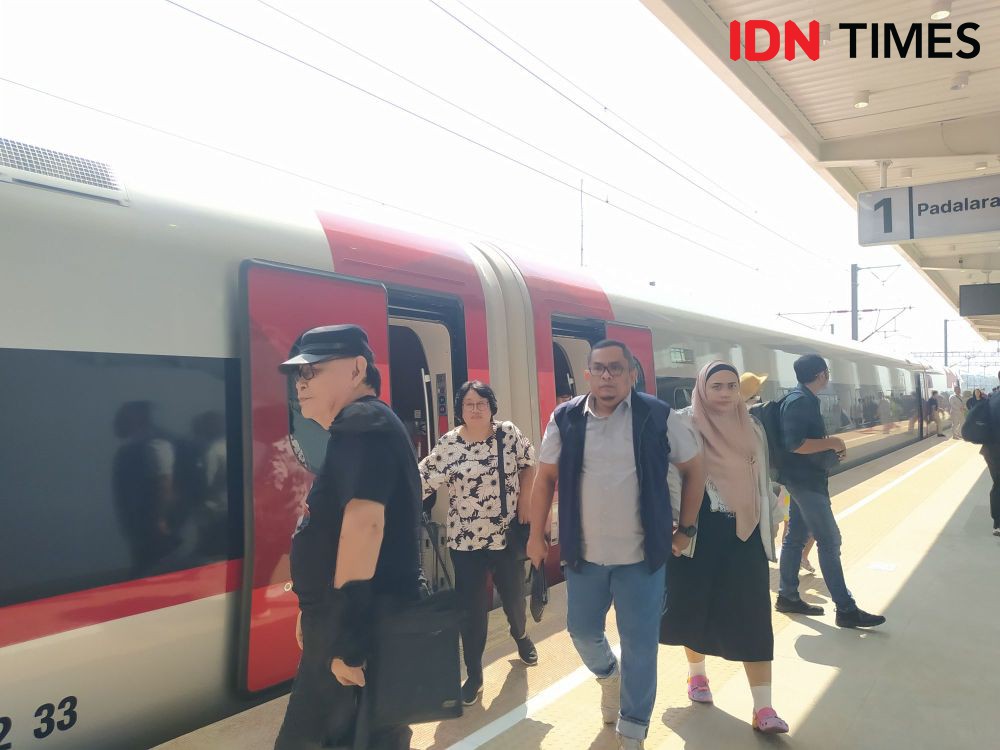 Gegera Listrik PLN Mati, Kereta Cepat Woosh Mogok di Bandung