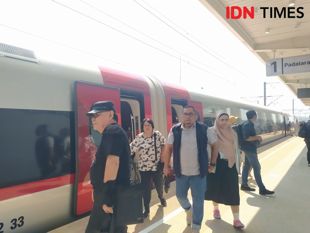 Puluhan Penumpang Whoosh Tertinggal di Stasiun Padalarang