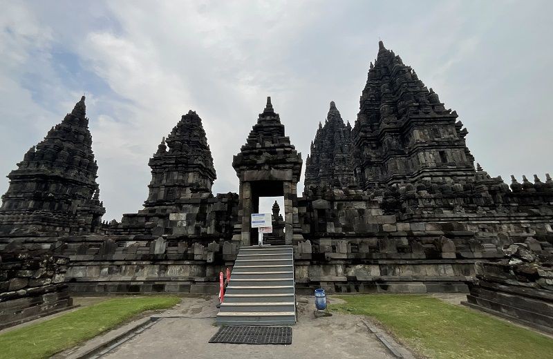 5 Spot Foto di Candi Prambanan Paling Hits, Menawan!