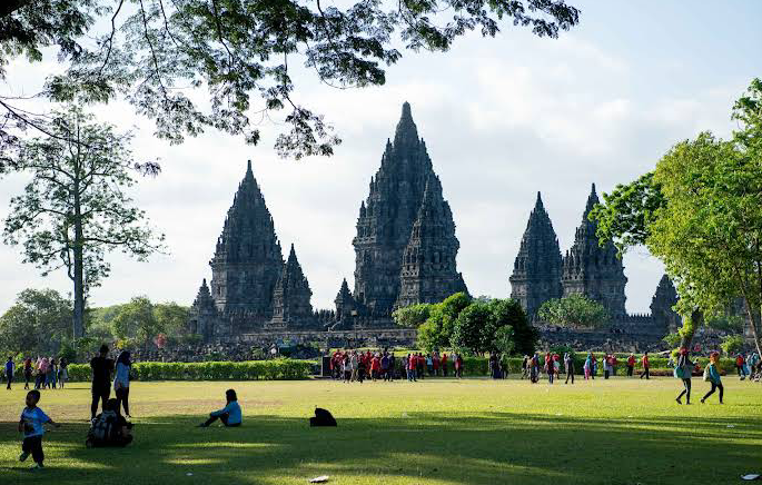 5 Spot Foto di Candi Prambanan Paling Hits, Menawan!