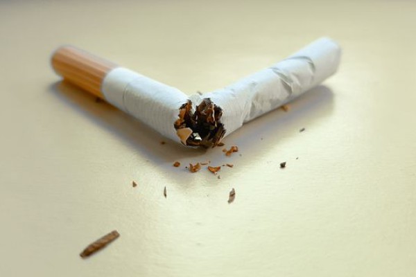 Apa Bahaya Merokok setelah Makan?