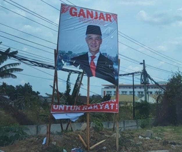 Baliho Pajang Bacapres Ganjar Pranowo di Bandar Lampung Banyak Dirusak