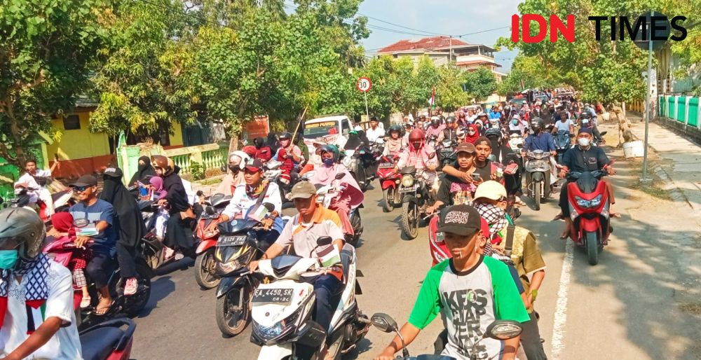 Ribuan Santri dan Warga Bima Turun ke Jalan Mendukung Palestina