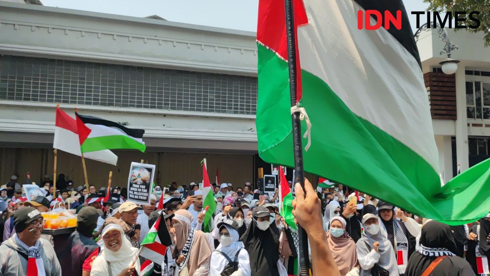 Aksi Bela Palestina di Bandung, Mantan Gubernur Jabar Turun ke Jalan