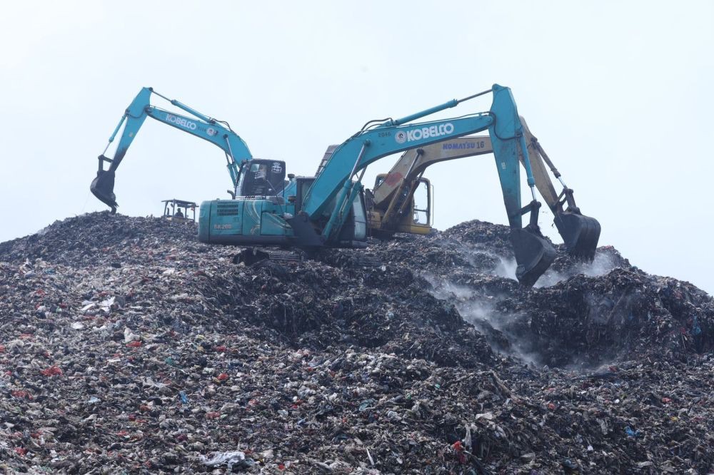 Hari ke-3, Kepulan Asap di TPA Rawa Kucing Masih Terlihat