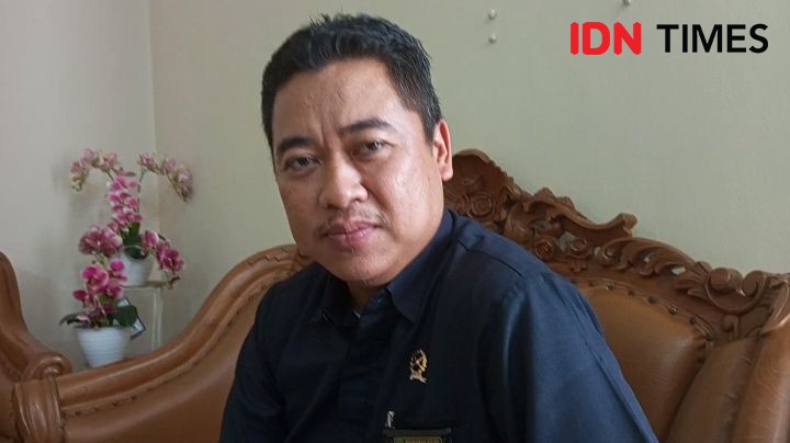 Sambil Gelar Poster, Puluhan Massa Demo di Pengadilan Agama Banyumas 