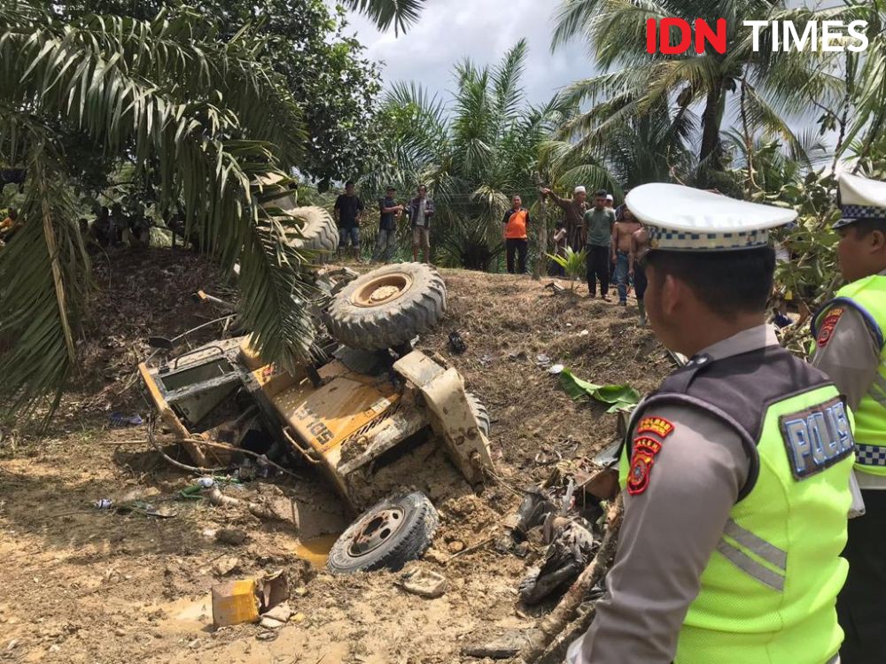 Truk Terjungkal Akibat Rem Blong di Aceh Singkil, 3 Orang Tewas