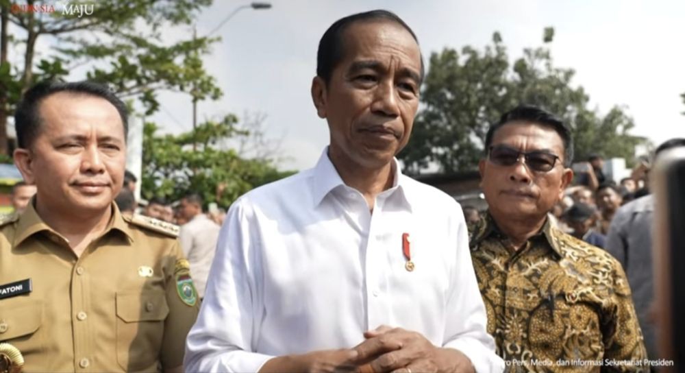 Pantau Pasar Sekip Palembang, Jokowi Cari Solusi Turunkan Harga Cabai