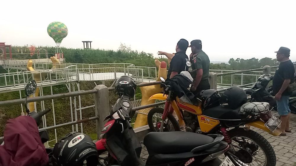 Jembatan yang Pecah di The Geong Banyumas Ternyata Pakai Kaca Bekas